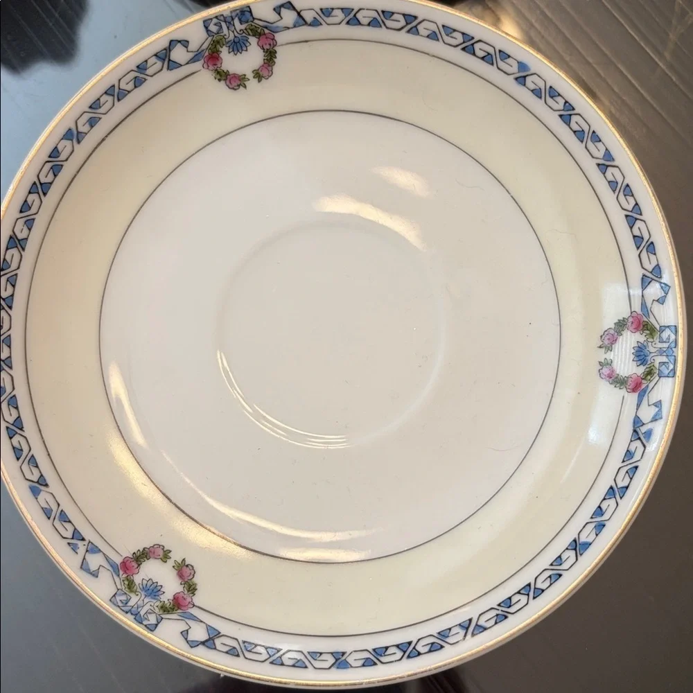 Fine China Vintage set of 5 matching tea cups and saucer’s.